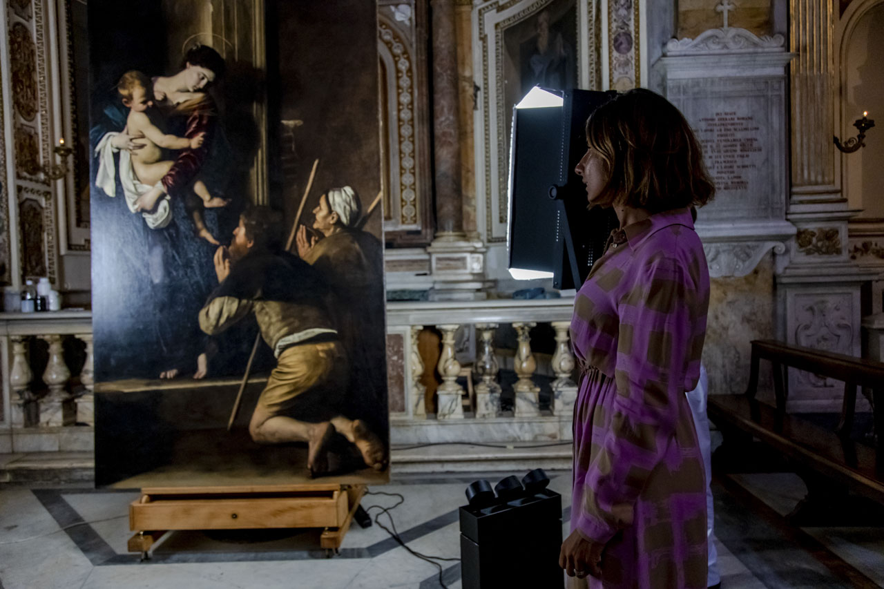 Discover the painting "Madonna dei Pellegrini" in Rome with mawa